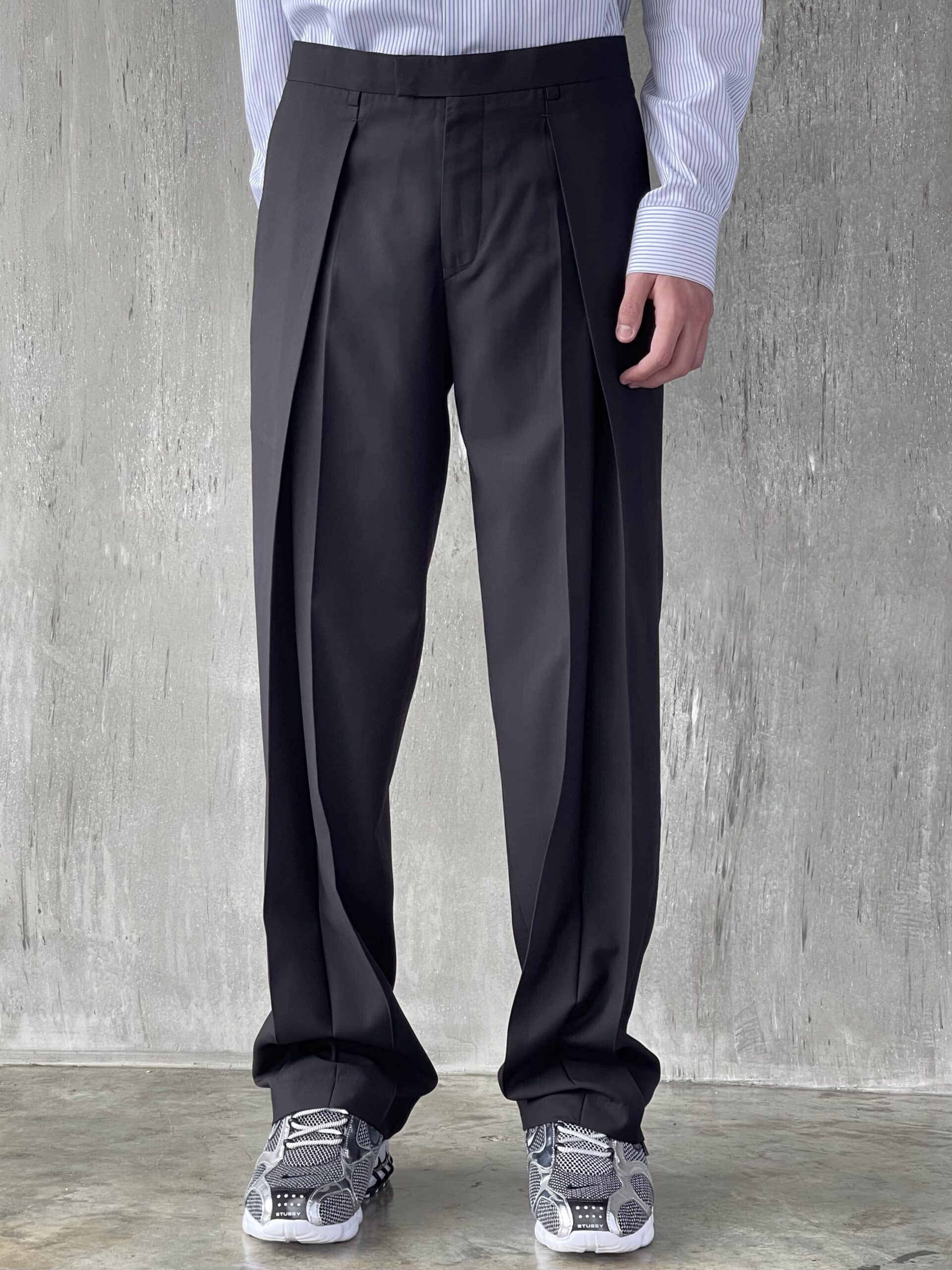 TAILORED TROUSERS WITH MID PLICATION
