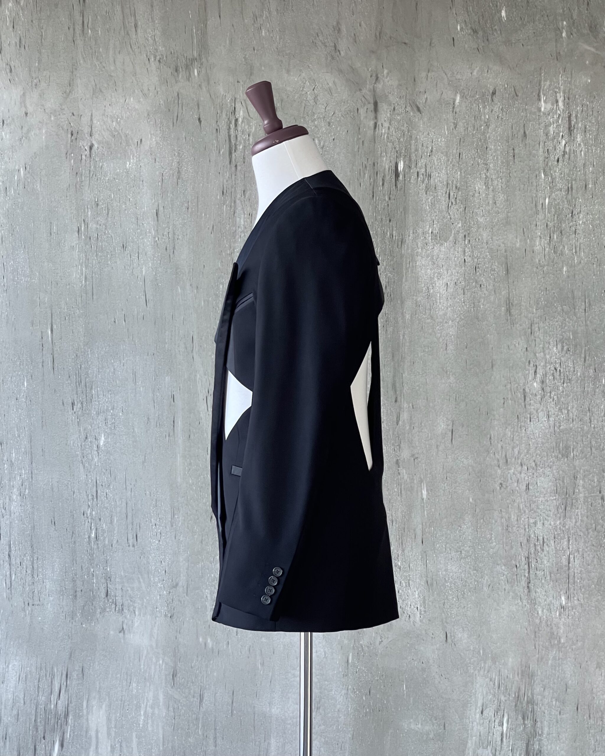 DECONSTRUCTED SWORD BLAZER WITH DETACHABLE BOTTOM -