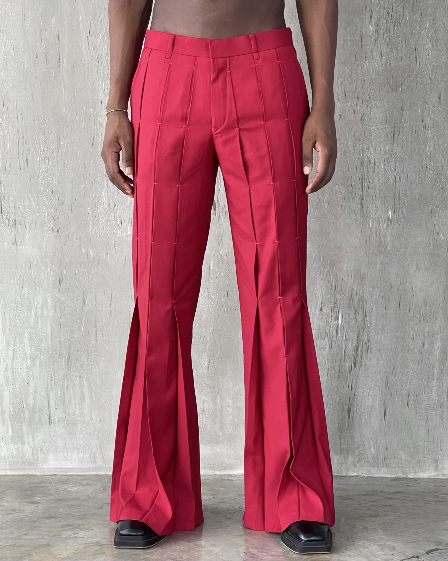 Victoria Beckham on Instagram: “My favourite #VBPreSS19 look - red tailored  wide leg trouser… | Ideias fashion, Moda de roupas de outono, Moda  inspirada nos anos 70